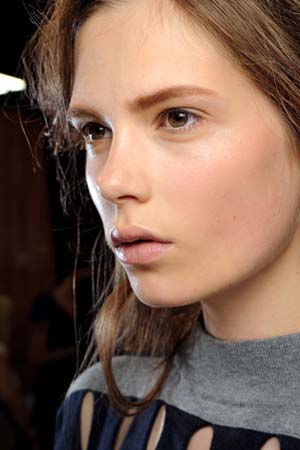 For spring summer 2011 the natural makeup trend is based on a very simple