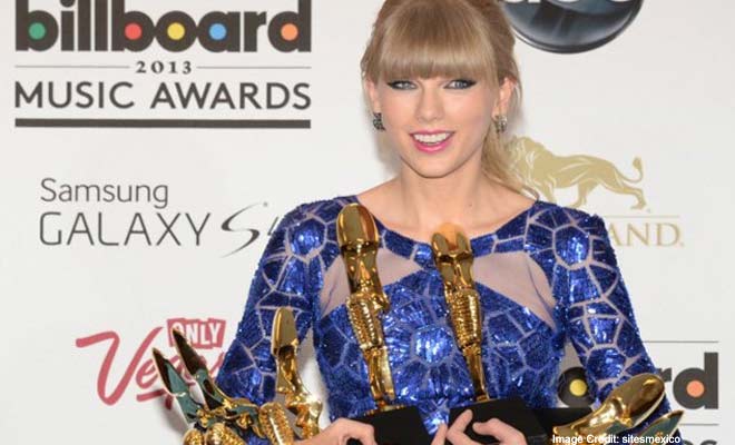 Taylor Swift Walks away with 8 Awards
