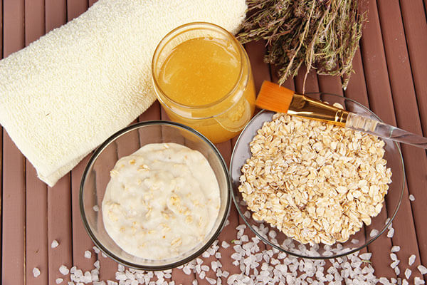 Honey And Oats Mask To Retain Moisture And Remove Blackheads